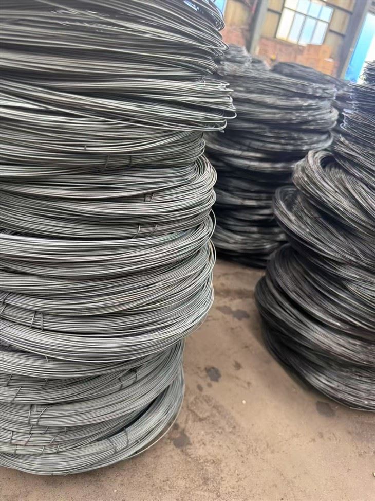 Factory Direct Sale. Flexible Black Annealed Iron Wire. Low Cost. Q195/Q235. BWG12/16/18 Specifications. Iron Wire Bundle Packaging. suppliers
